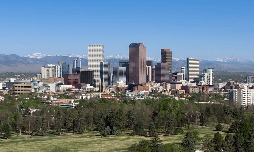 Denver, Colorado skyline (cropped 3x5)