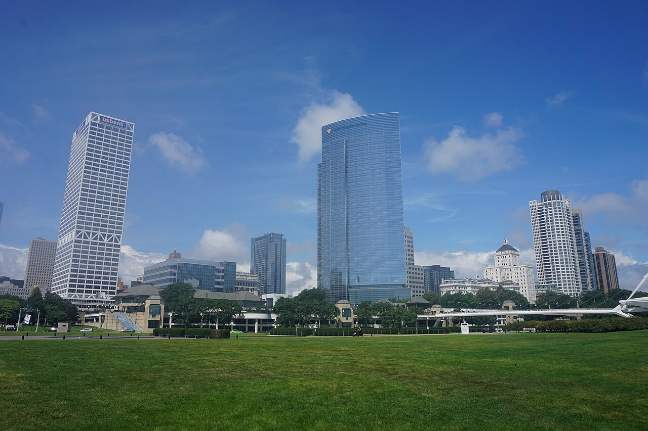 Milwaukee August 2022 053 (skyline)
